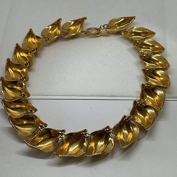 Vintage Gold Tone Sculptural Statement Necklace Heavy Toggle Collar Runway Style - Picture 5 of 5
